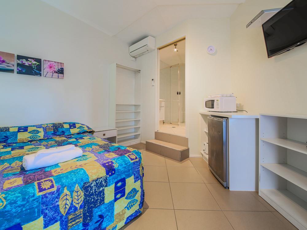 Marlin Motel Biggera Waters ภายนอก รูปภาพ